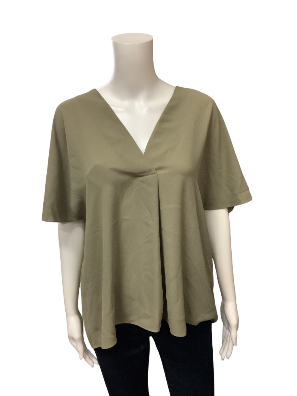 Vince. V-Neck Blouse w/Tags Size: L